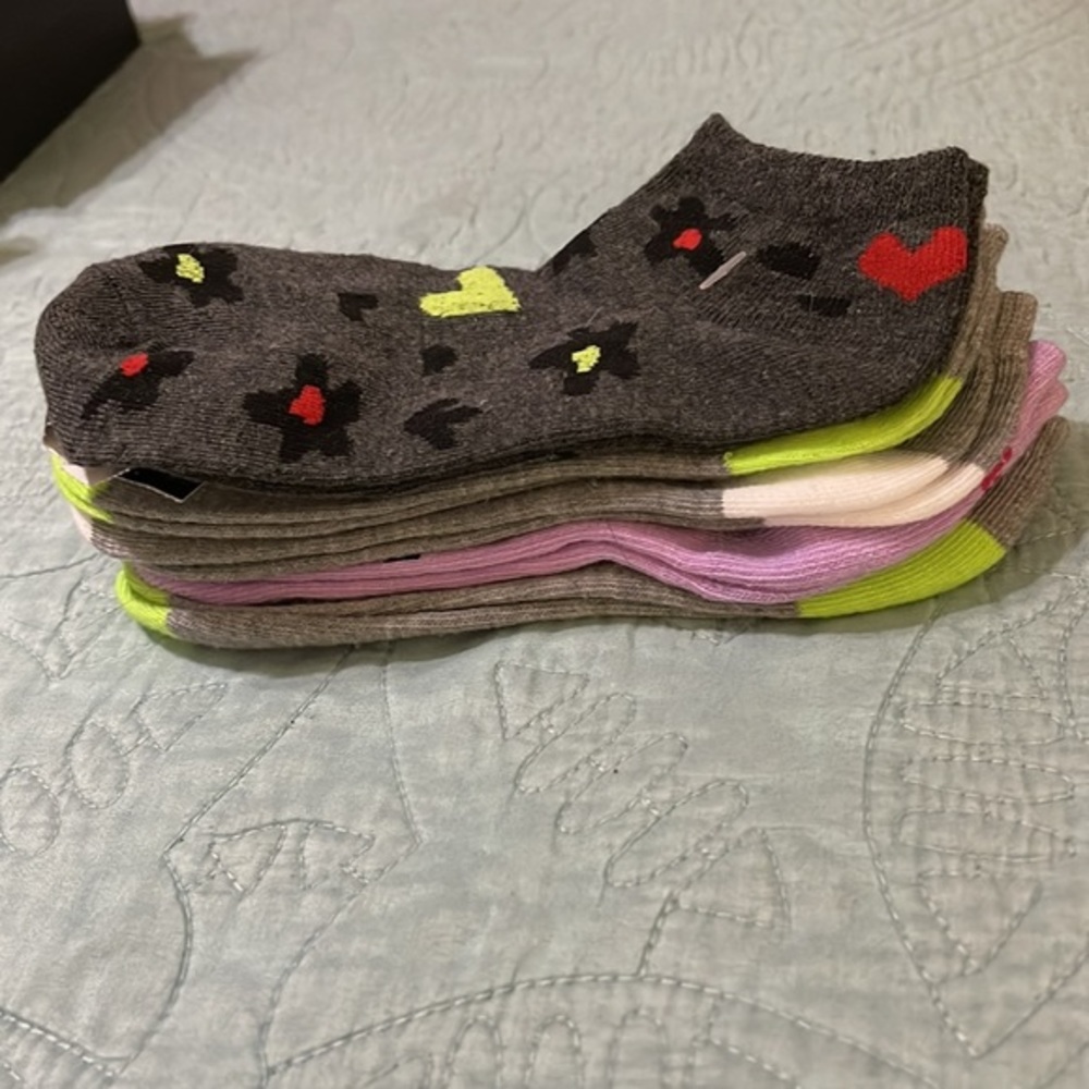 🆕 James Paul Girl’s Socks set of 5 different multi colored and patterned. Sz 7”